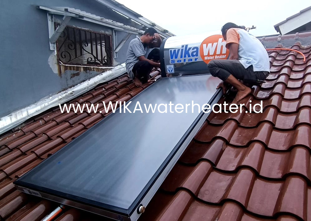 Pemasangan WIKA Water Heater di atas atap